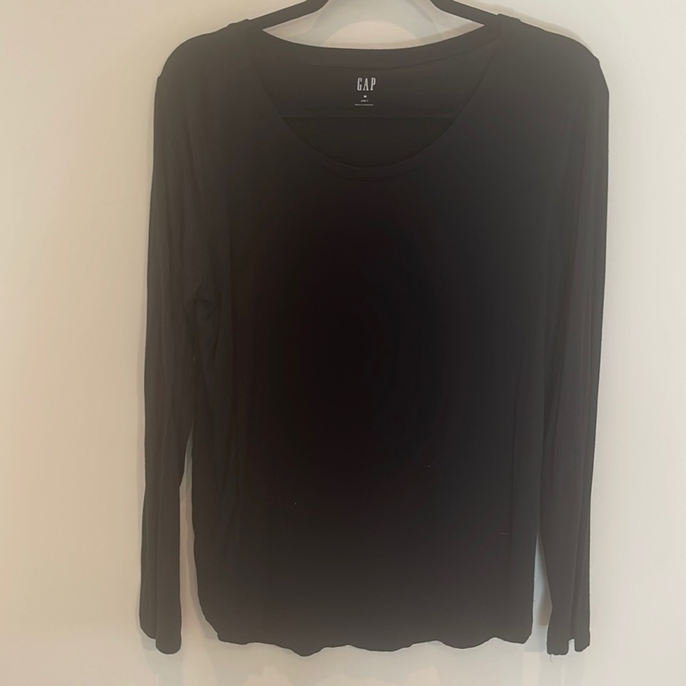 Gap long sleeve tee